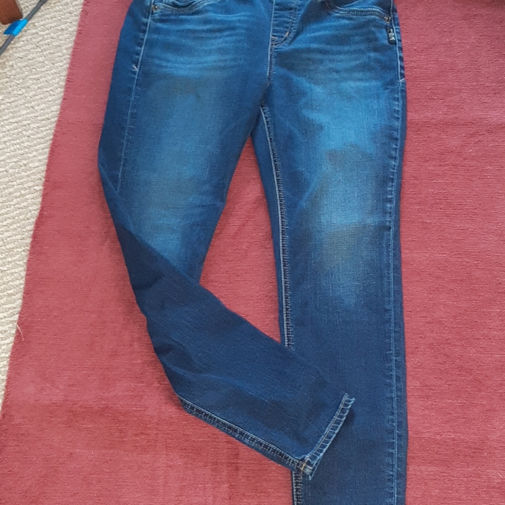 Silver Jeans pull on 29 inch waist